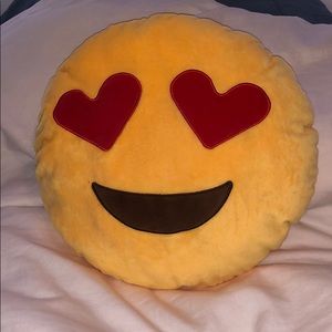 Heart Eyed emoji pillow 😍😍😍